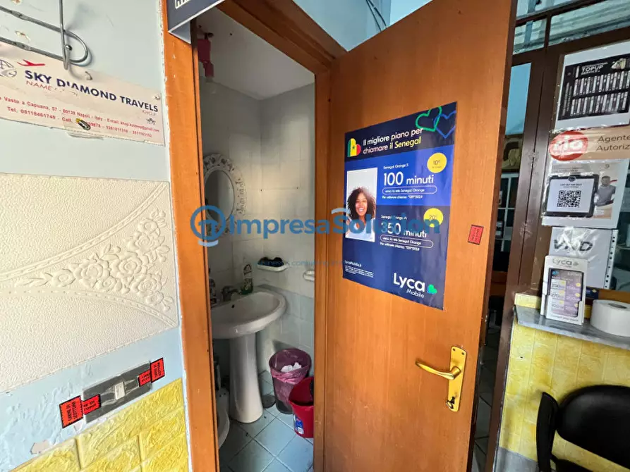 Immagine 14 di Negozio in vendita  in Vico Scalciccia a Napoli