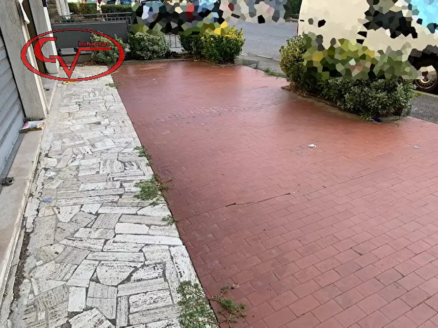 Immagine 2 di Negozio in vendita  in viale diaz a Montevarchi