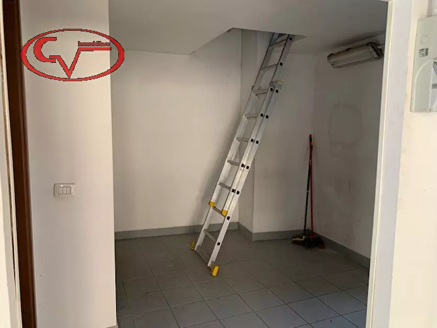 Immagine 5 di Negozio in vendita  in viale diaz a Montevarchi