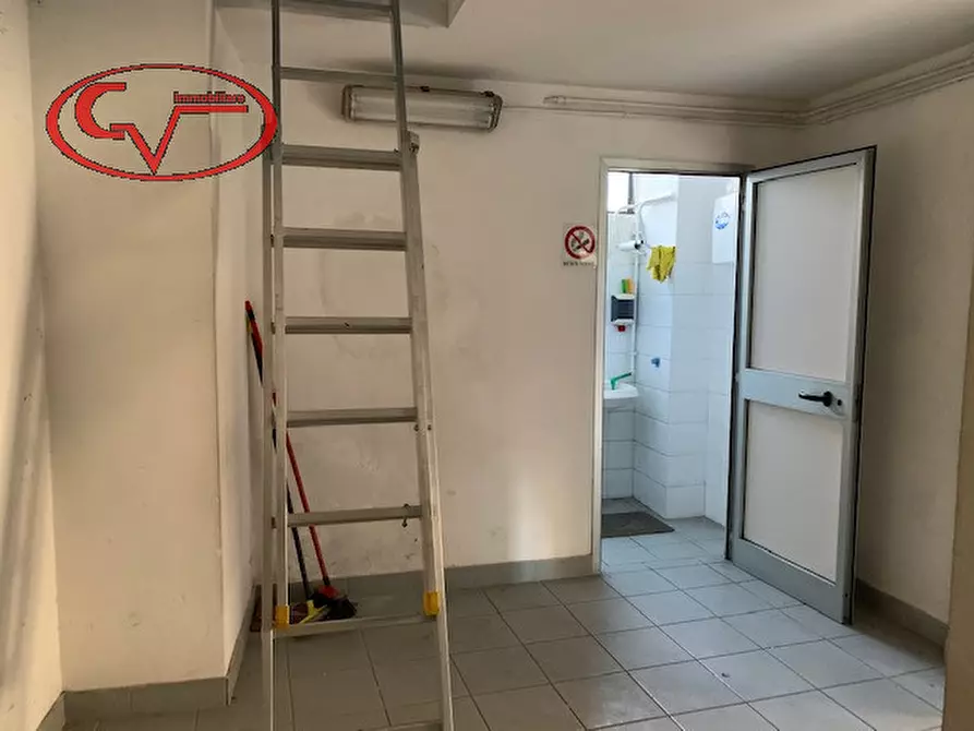 Immagine 8 di Negozio in vendita  in viale diaz a Montevarchi