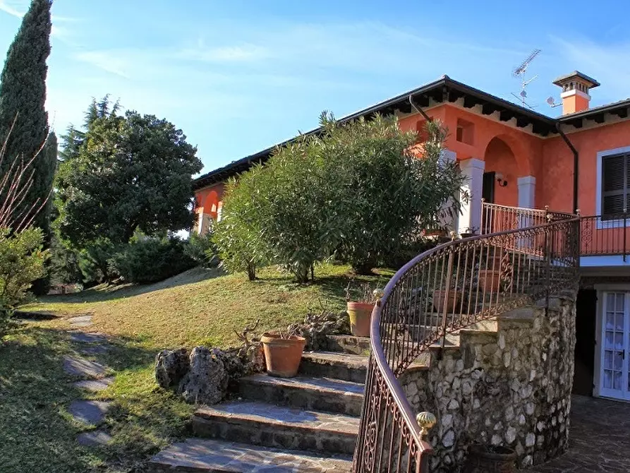 Immagine 1 di Villa in vendita  a Polpenazze Del Garda