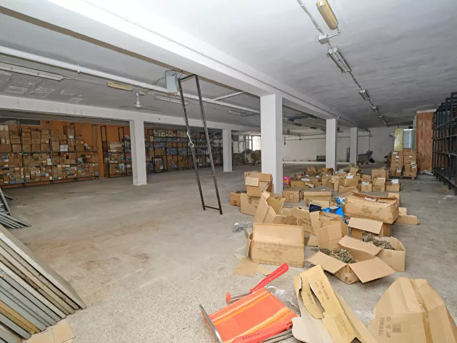 Immagine 11 di Laboratorio in vendita  a Gallipoli