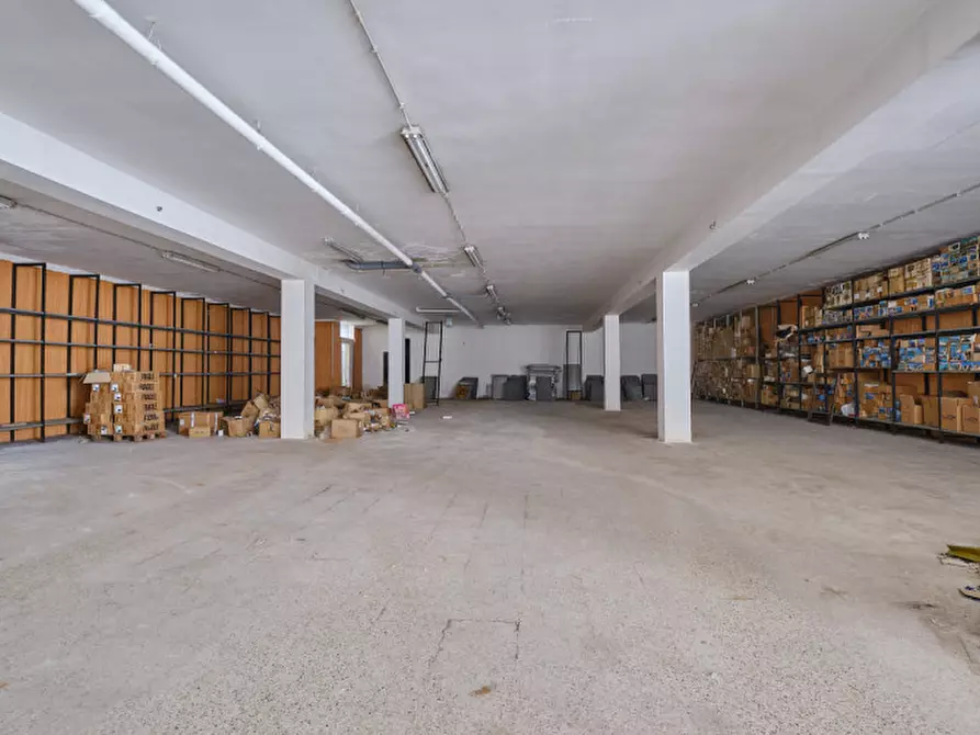 Immagine 15 di Laboratorio in vendita  a Gallipoli