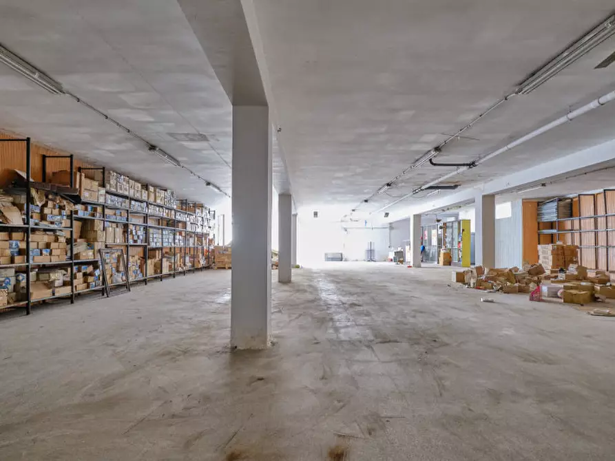 Immagine 21 di Laboratorio in vendita  a Gallipoli