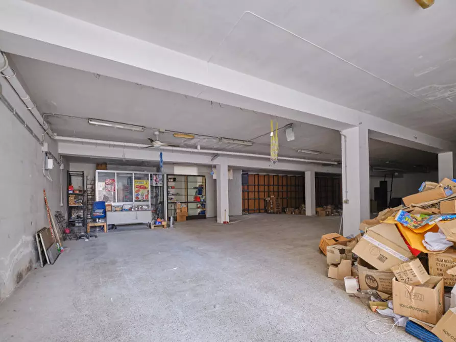 Immagine 27 di Laboratorio in vendita  a Gallipoli