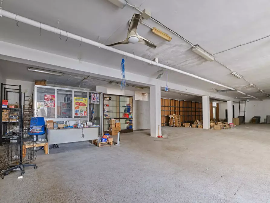 Immagine 28 di Laboratorio in vendita  a Gallipoli