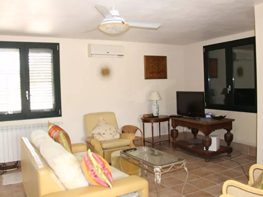 Immagine 9 di Villa in vendita  a Matino