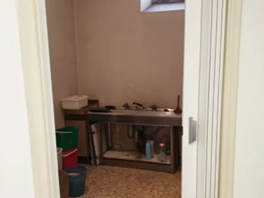 Immagine 3 di Negozio in affitto  in VIA DEL POLLAIOLO a Firenze