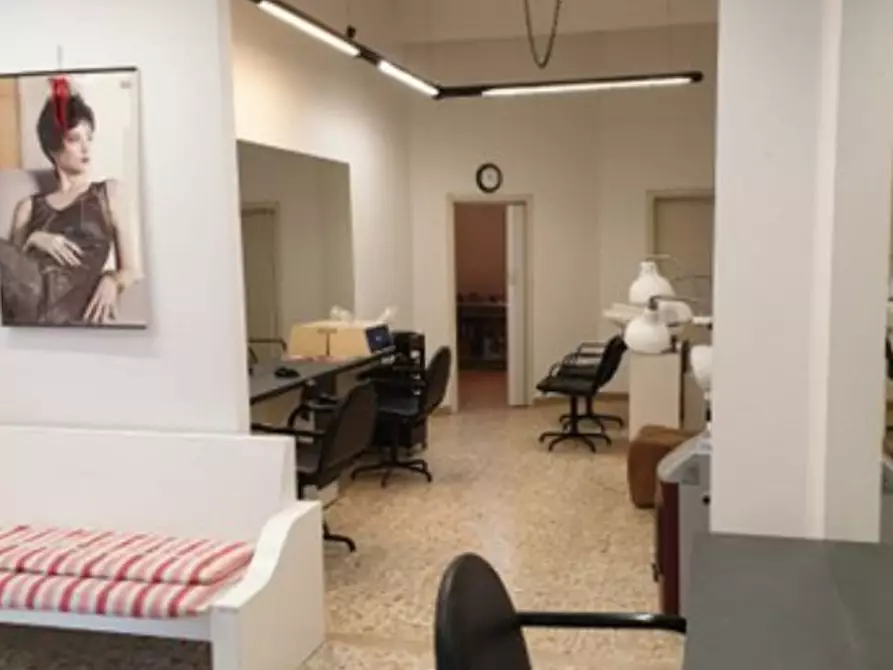 Immagine 4 di Negozio in affitto  in VIA DEL POLLAIOLO a Firenze