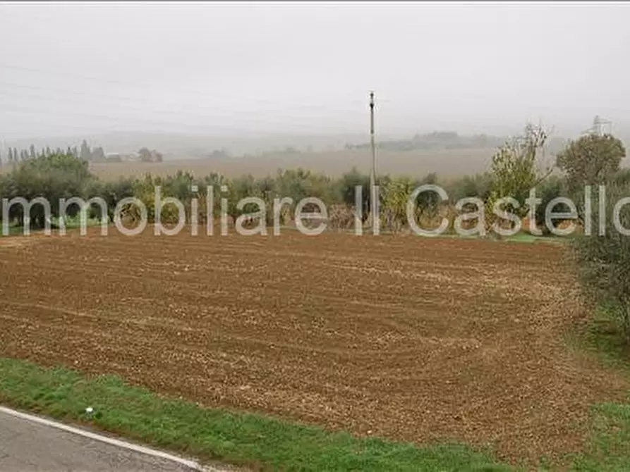 Immagine 2 di Terreno in vendita  a Castiglione Del Lago
