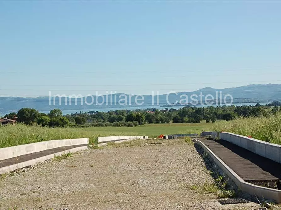 Immagine 1 di Terreno in vendita  a Castiglione Del Lago