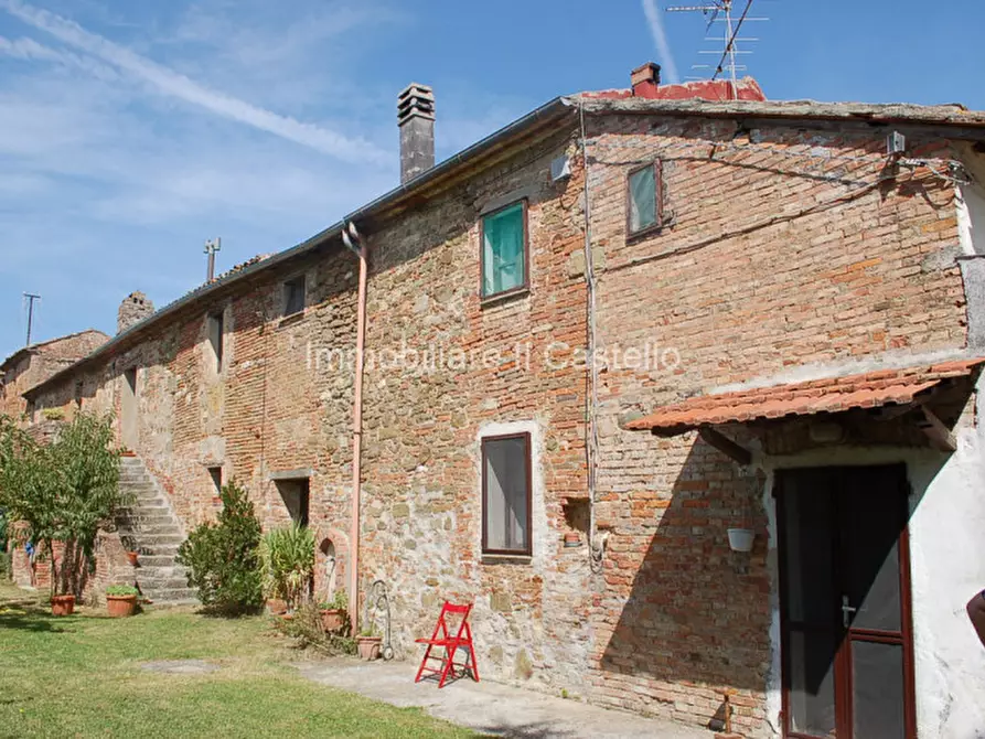 Immagine 1 di Villetta a schiera in vendita  a Castiglione Del Lago