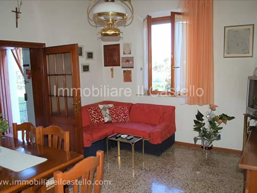 Immagine 2 di Villetta a schiera in vendita  a Castiglione Del Lago