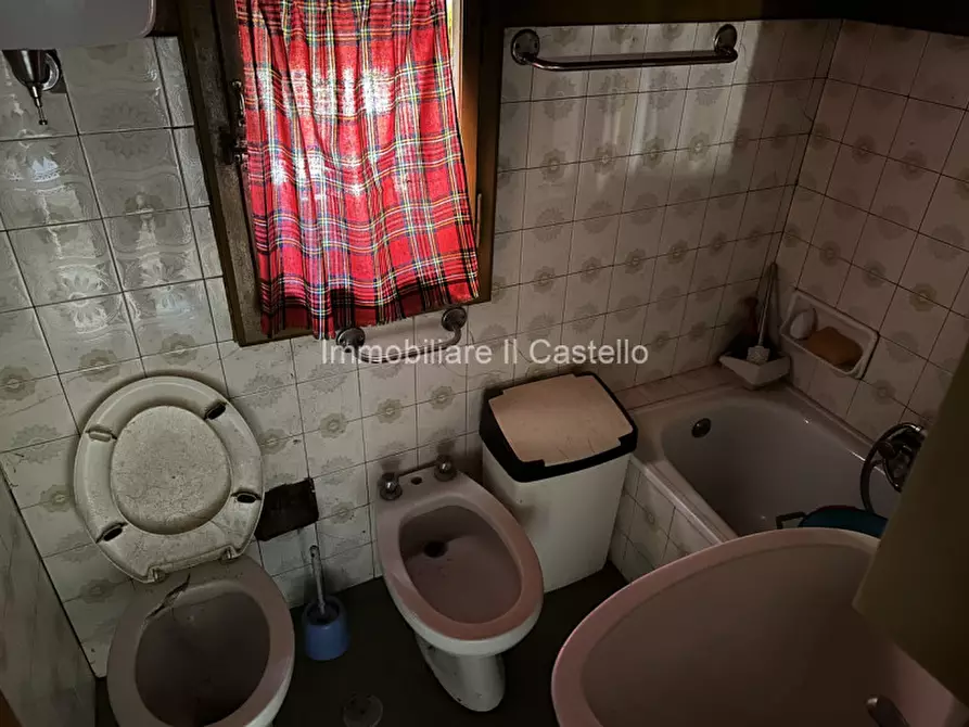 Immagine 18 di Casa bifamiliare in vendita  in Loc. Bracacci a Castiglione Del Lago