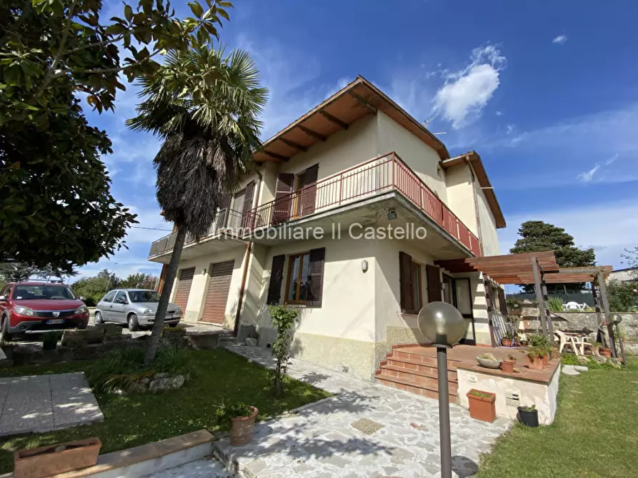 Immagine 3 di Casa indipendente in vendita  a Chiusi