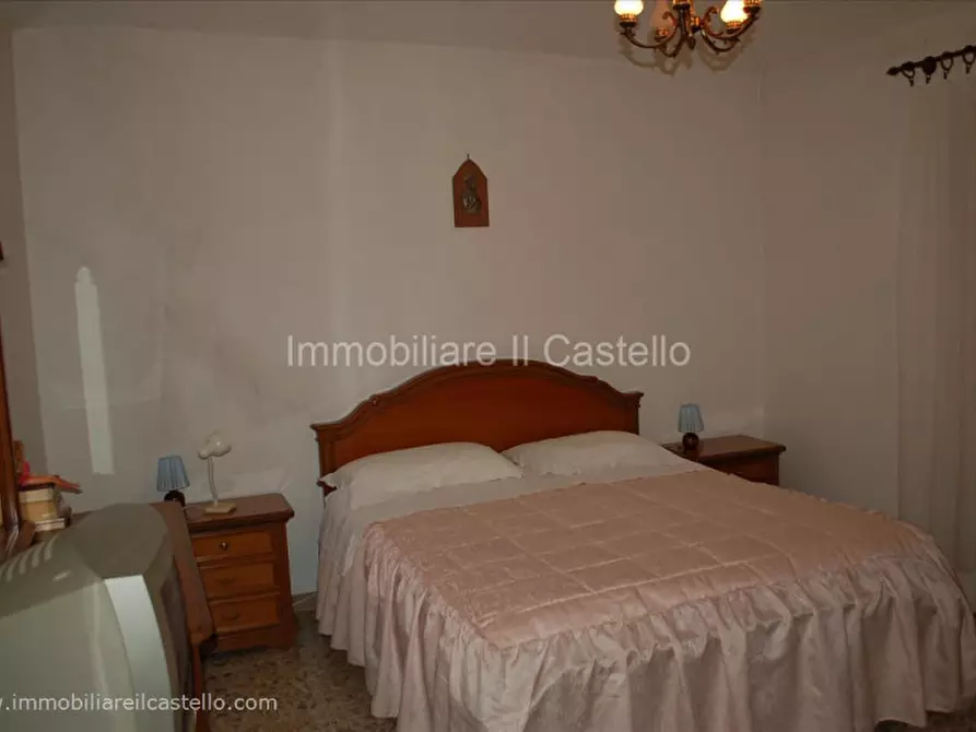 Immagine 8 di Villetta a schiera in vendita  a Castiglione Del Lago