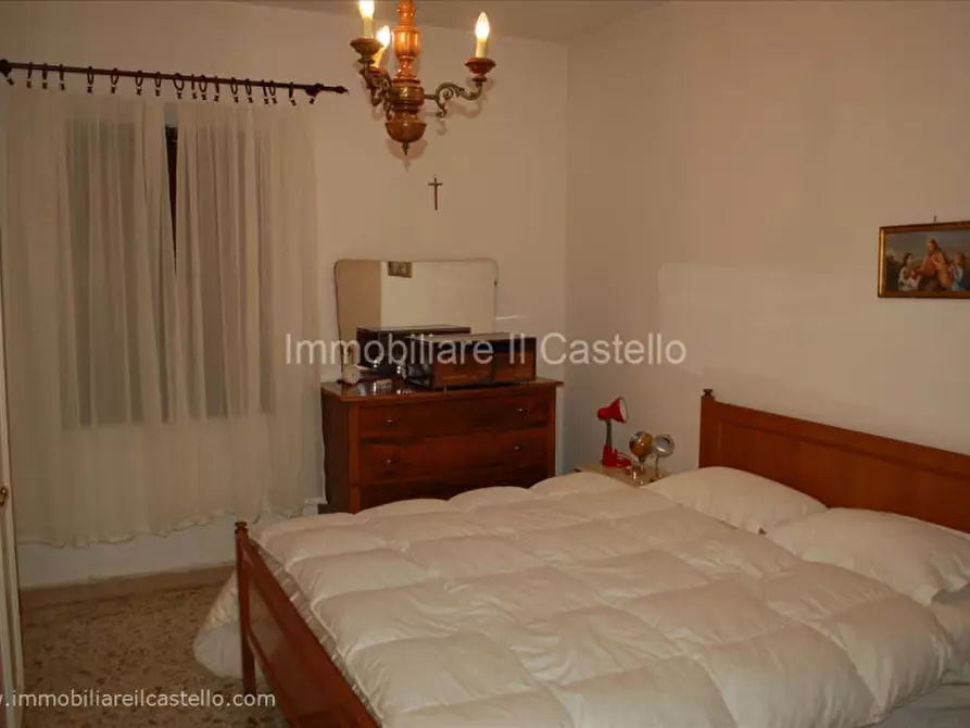 Immagine 9 di Villetta a schiera in vendita  a Castiglione Del Lago