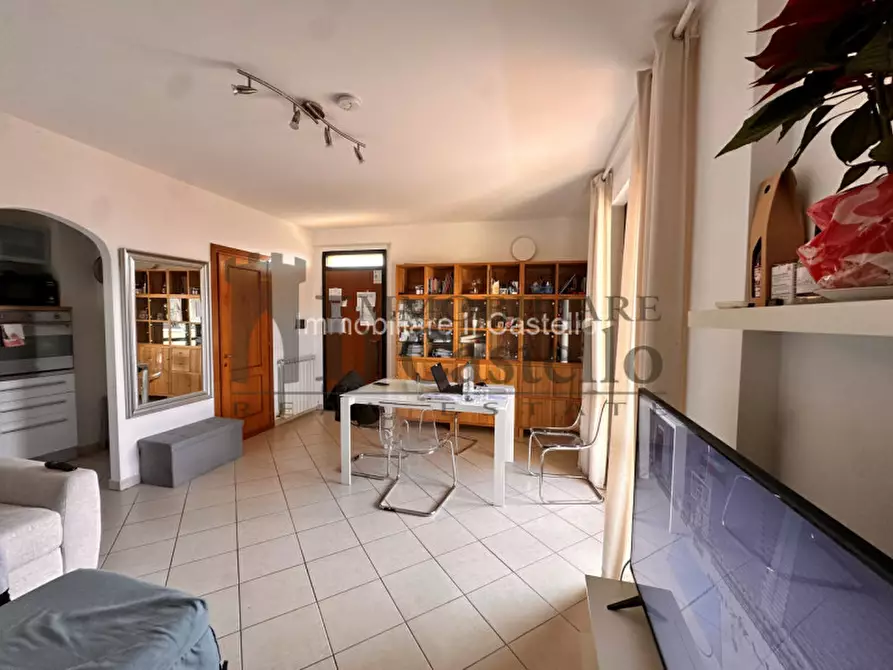 Immagine 2 di Appartamento in vendita  in Via Giuseppe Saragat a Castiglione Del Lago