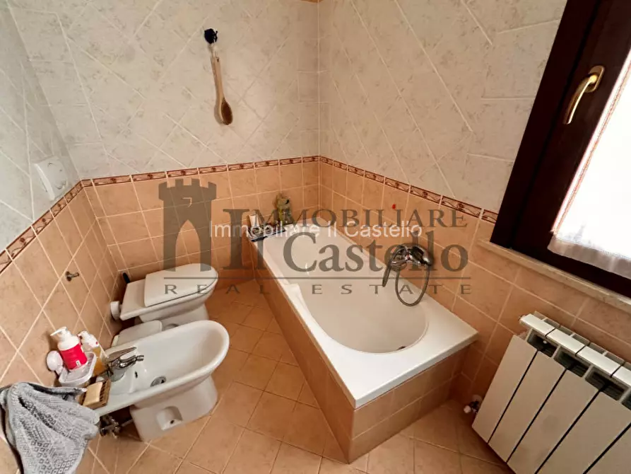 Immagine 8 di Appartamento in vendita  in Via Giuseppe Saragat a Castiglione Del Lago