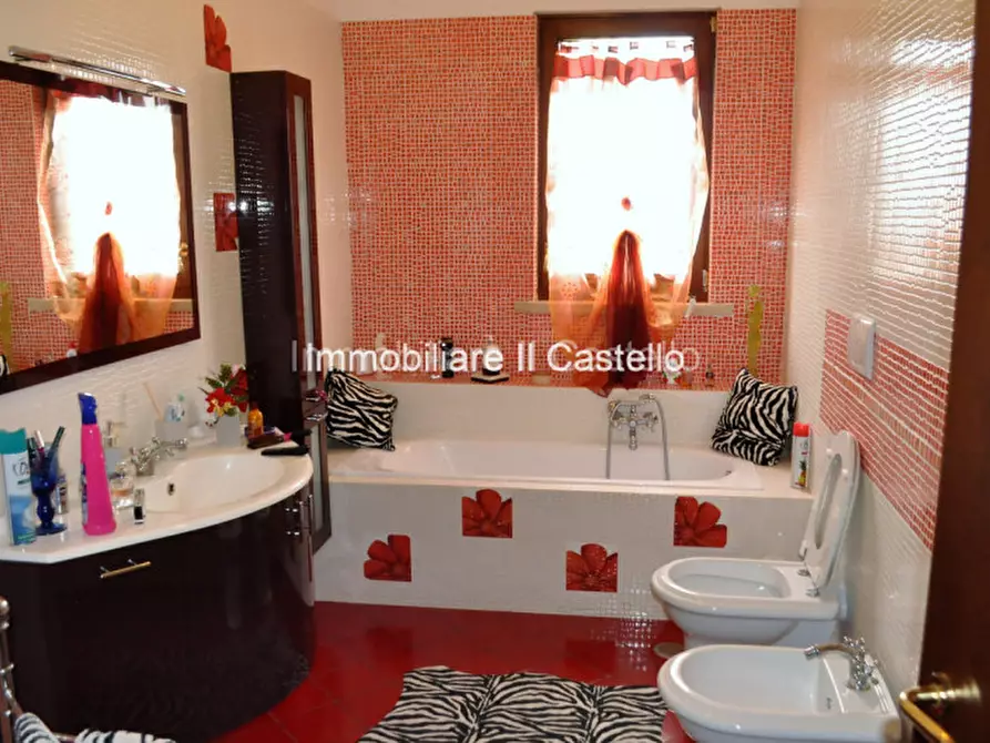 Immagine 20 di Villa in vendita  in via soccorso a Castiglione Del Lago