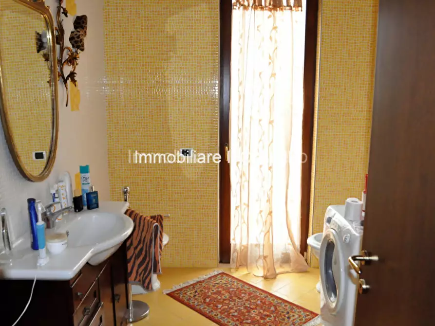 Immagine 21 di Villa in vendita  in via soccorso a Castiglione Del Lago