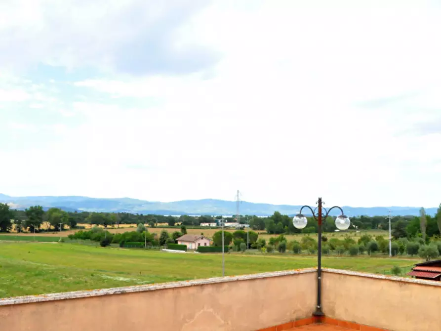 Immagine 26 di Villa in vendita  in via soccorso a Castiglione Del Lago