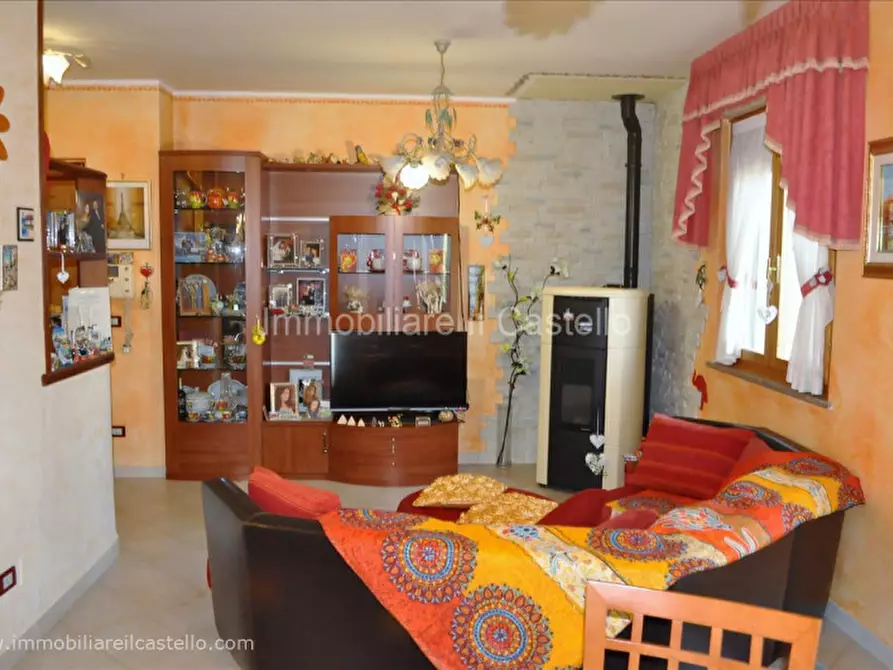 Immagine 1 di Appartamento in vendita  in VIA SILONE a Castiglione Del Lago
