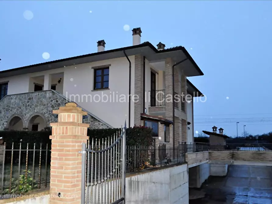 Immagine 1 di Appartamento in vendita  in Via Rasetti a Castiglione Del Lago