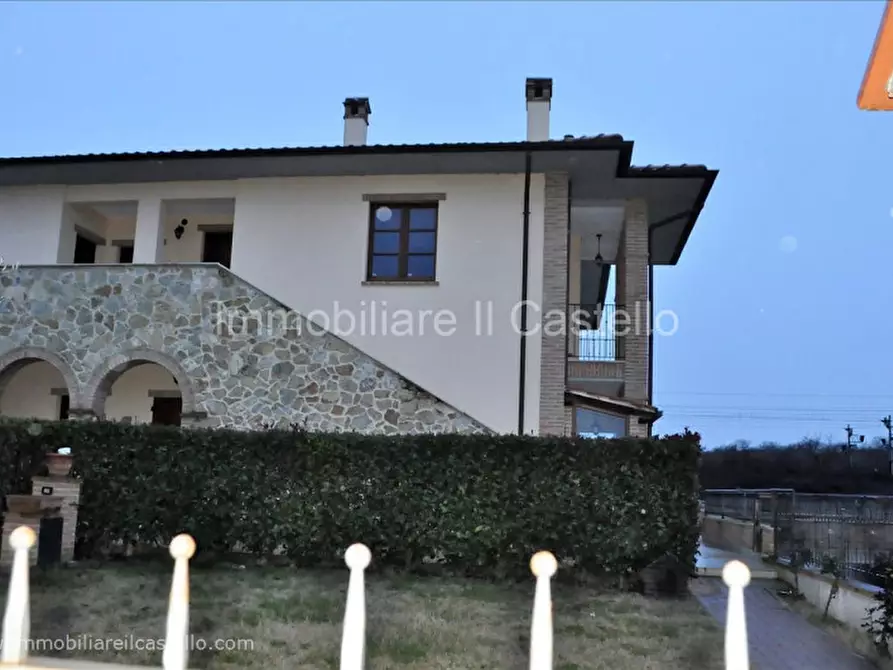 Immagine 10 di Appartamento in vendita  in Via Rasetti a Castiglione Del Lago