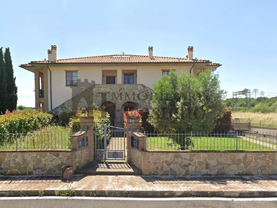 Immagine 9 di Appartamento in vendita  in ViA FERMI a Castiglione Del Lago