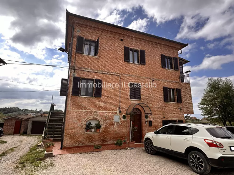 Immagine 1 di Casa bifamiliare in vendita  in VIA NAPOLI a Castiglione Del Lago