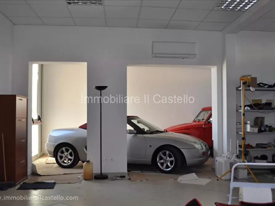 Immagine 3 di Attività commerciale in vendita  a Castiglione Del Lago