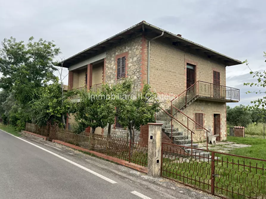 Immagine 1 di Casa indipendente in vendita  in Badia a Castiglione Del Lago