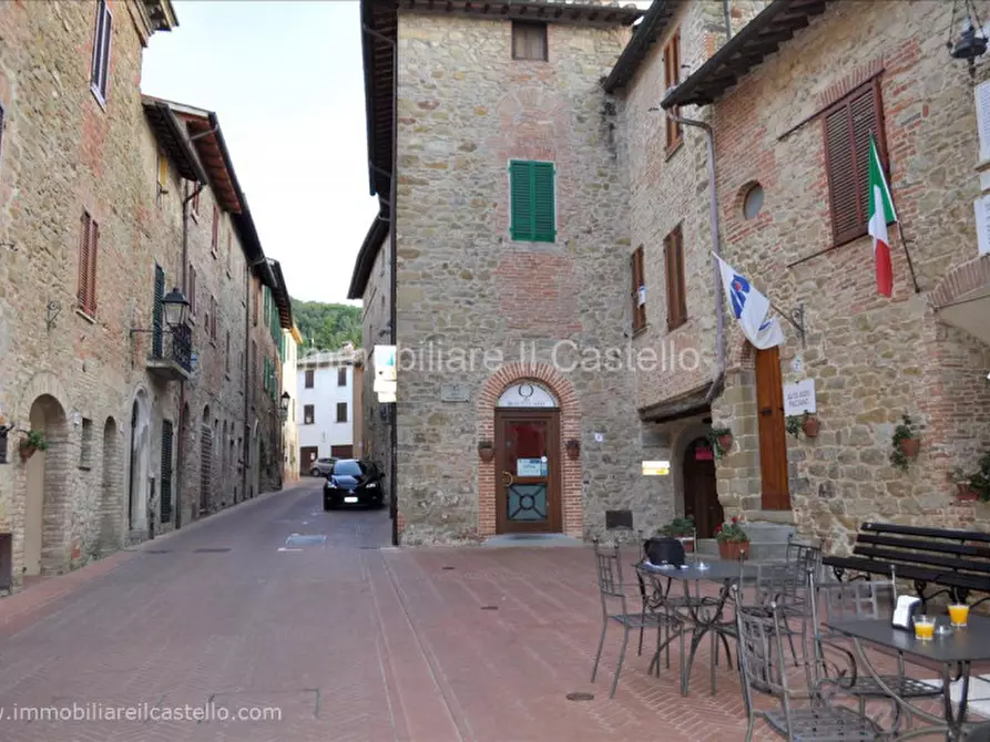 Immagine 2 di Attività commerciale in affitto  a Paciano