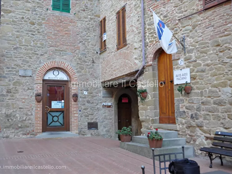 Immagine 3 di Attività commerciale in affitto  a Paciano