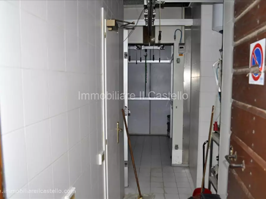 Immagine 10 di Attività commerciale in affitto  a Paciano