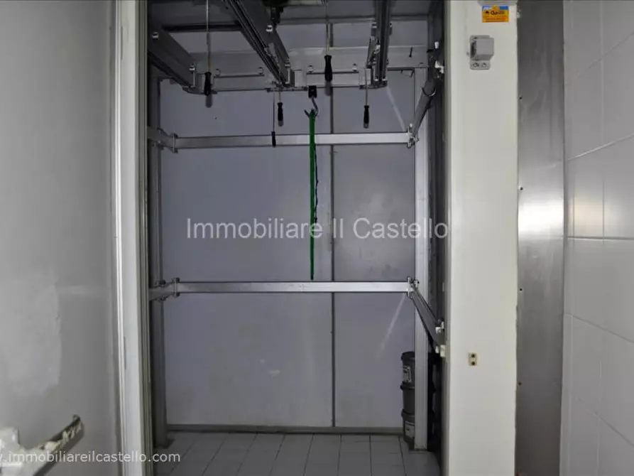 Immagine 11 di Attività commerciale in affitto  a Paciano