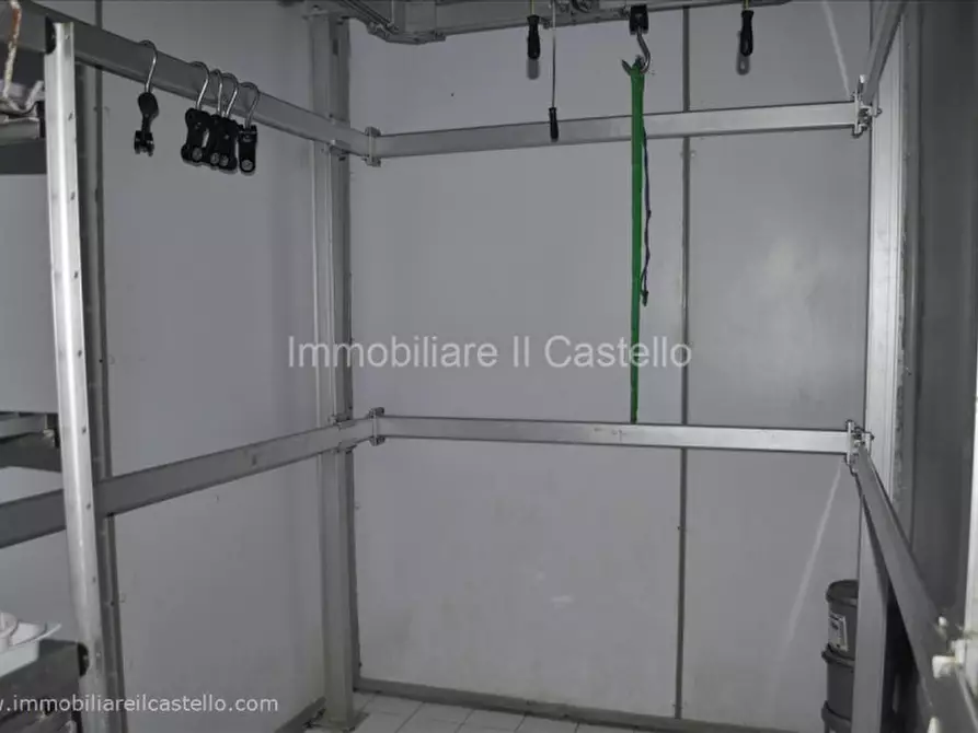 Immagine 12 di Attività commerciale in affitto  a Paciano