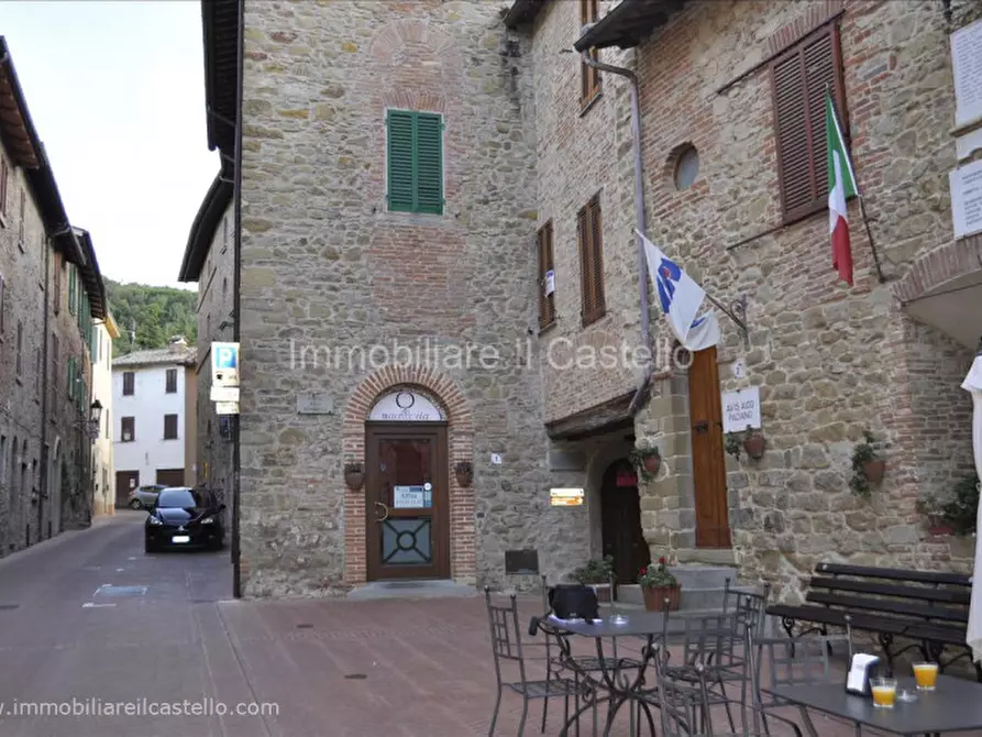 Immagine 15 di Attività commerciale in affitto  a Paciano