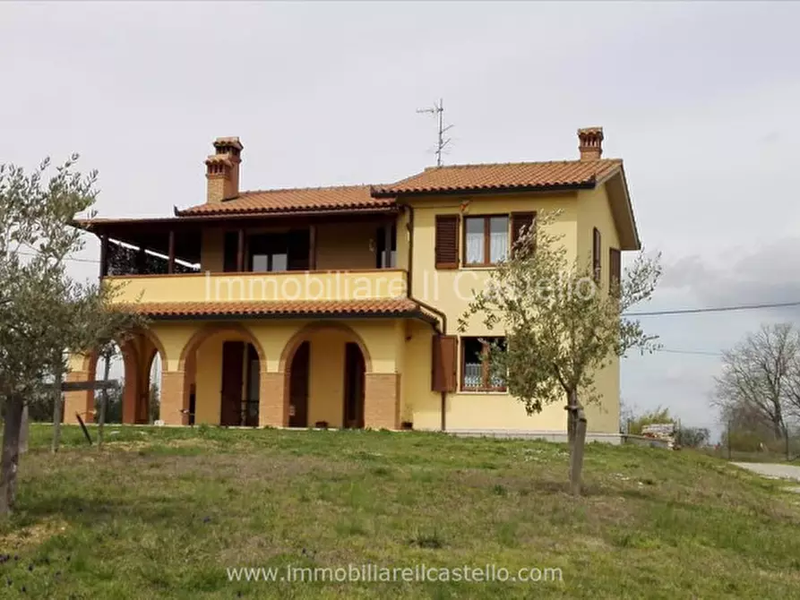 Immagine 1 di Villa in vendita  in VIA VITELLINO a Castiglione Del Lago