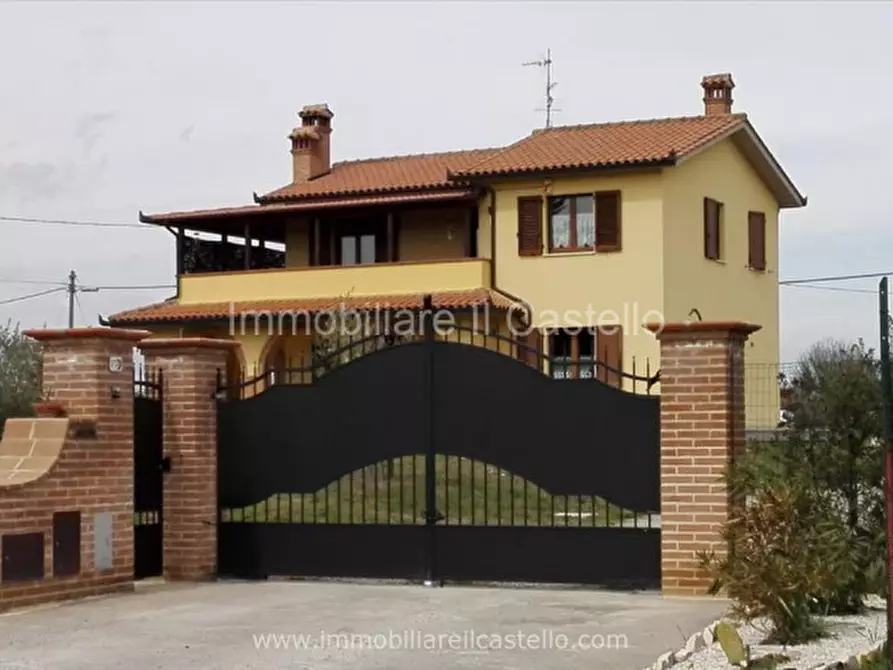 Immagine 2 di Villa in vendita  in VIA VITELLINO a Castiglione Del Lago