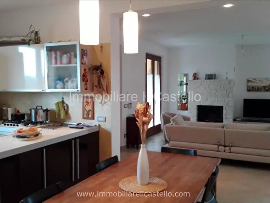 Immagine 3 di Villa in vendita  in VIA VITELLINO a Castiglione Del Lago