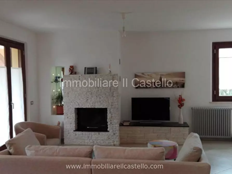 Immagine 4 di Villa in vendita  in VIA VITELLINO a Castiglione Del Lago