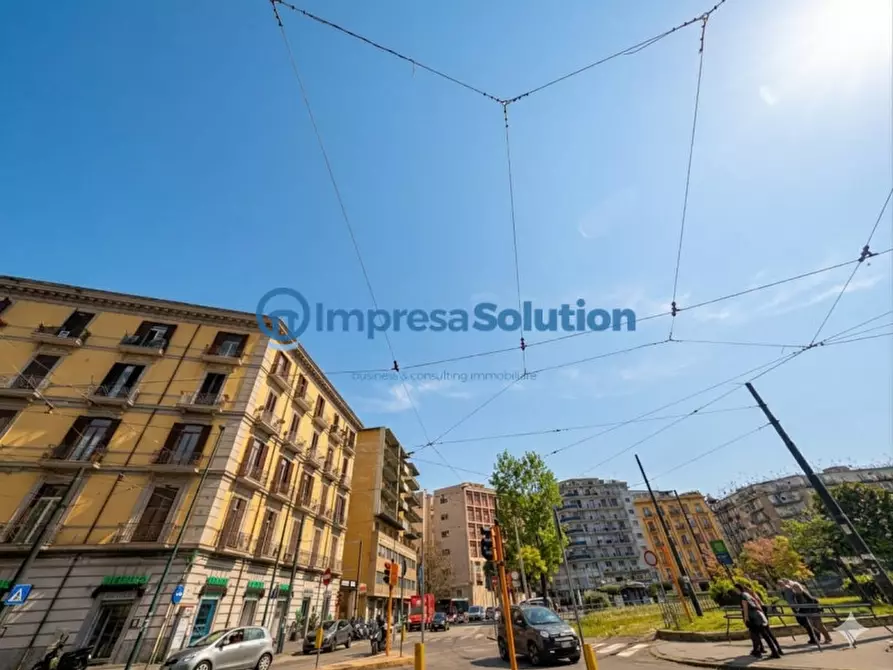 Immagine 1 di Negozio in vendita  in Piazza Nazionale a Napoli