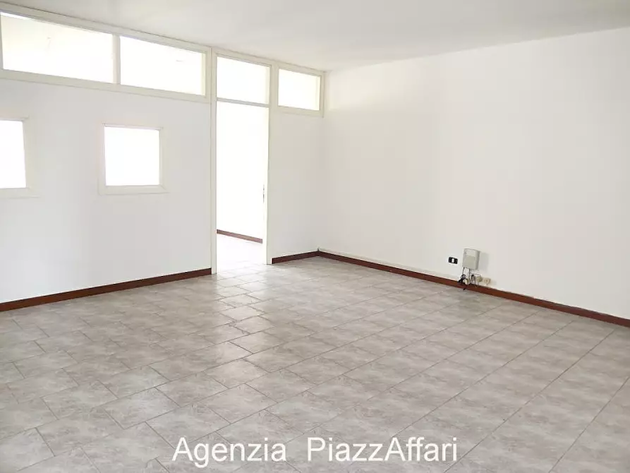 Immagine 1 di Ufficio in affitto  in Legnaro Centro a Legnaro