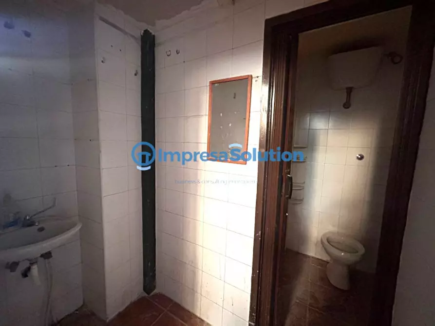 Immagine 16 di Negozio in affitto  in Via Giuseppe Orsi a Napoli