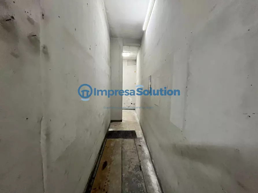 Immagine 11 di Negozio in affitto  in Corso Arnaldo Lucci a Napoli