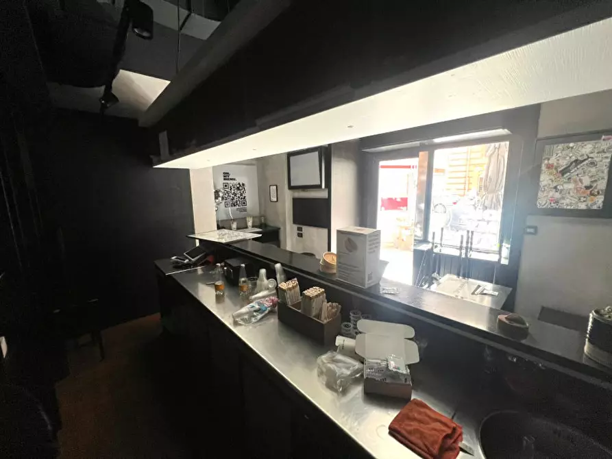 Immagine 14 di Attività commerciale in vendita  in Via Alessandro Scarlatti a Napoli