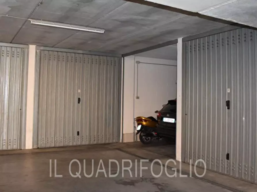 Immagine 1 di Garage in vendita  a Cesena