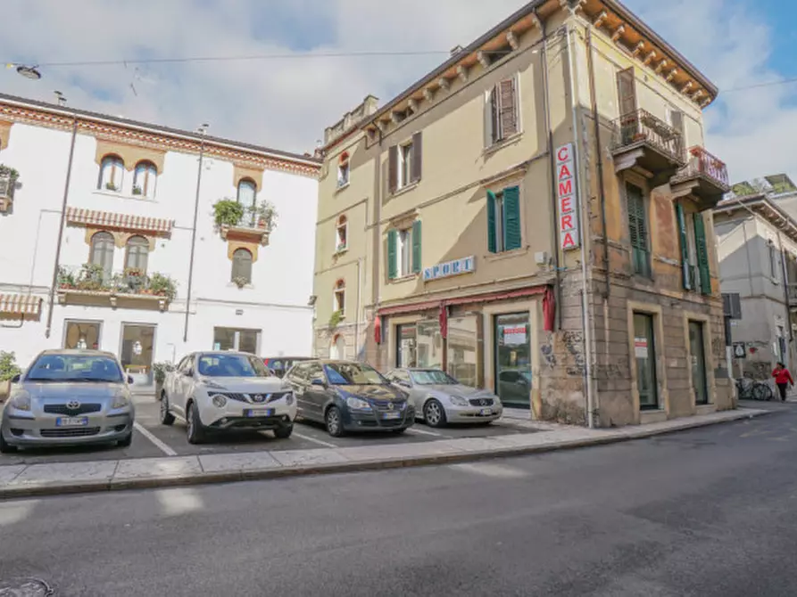 Immagine 2 di Negozio in vendita  in Via Filippo Rosa Morando, 7 a Verona